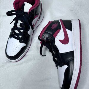 Nike Air Jordan 1 Mid GS Black /Red/White Retro Sneakers DJ4695-122 Size 6Y/7.5W